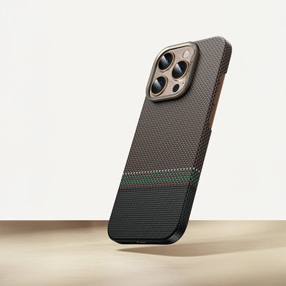 Apple iPhone 15 Pro Kılıf M-safe Şarj Özellikli Karbon Fiber Tasarımlı Benks Prestige ArmorAir Kevlar Kapak