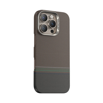 Apple iPhone 15 Pro Max Kılıf M-safe Şarj Özellikli Karbon Fiber Tasarımlı Benks Prestige ArmorAir Kevlar Kapak