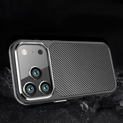Apple iPhone 17 Pro Kılıf Karbon Fiber Görünümlü Wlons Marin Kapak