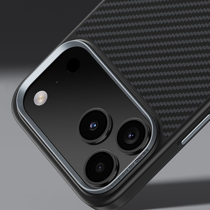 Apple iPhone 17 Pro Kılıf Karbon Fiber M-safe Şarj Özellikli Benks Hybrid ArmorPro 600D Kevlar Kapak