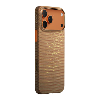 Apple iPhone 17 Pro Kılıf M-safe Şarj Özellikli Aramid Fiber Pitaka Glints of Gold Ultra Slim Serisi Kapak
