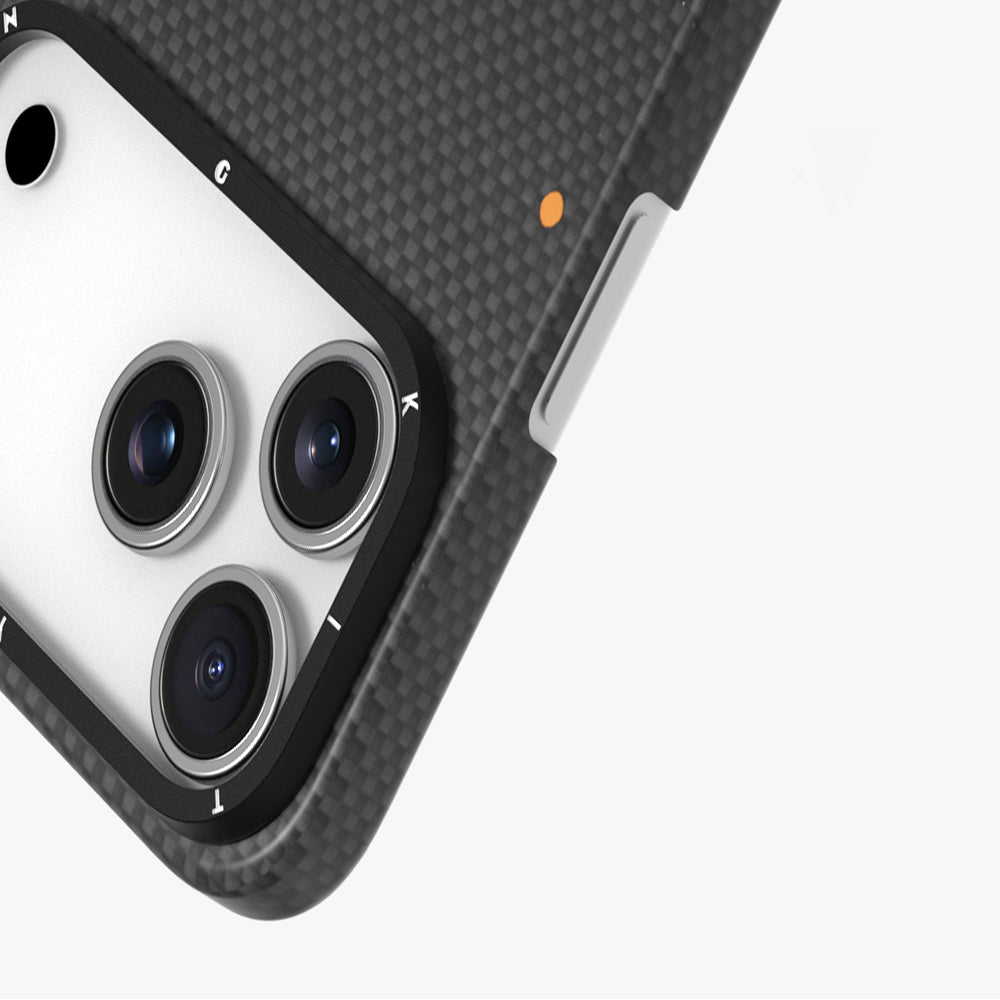 Apple iPhone 17 Pro Kılıf M-safe Şarj Özellikli Aramid Fiber Youngkit 1500D Extreme Wing Titanyum-Gold Serisi Kapak