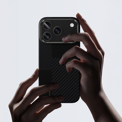 Apple iPhone 17 Pro Max Kılıf M-safe Şarj Özellikli Karbon Fiber Benks Montage ArmorAir Kevlar Kapak