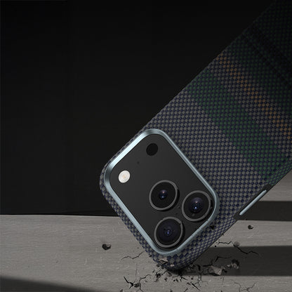 Apple iPhone 17 Pro Max Kılıf M-safe Şarj Özellikli Karbon Fiber Tasarımlı Benks Aurora ArmorPro Kevlar Kapak
