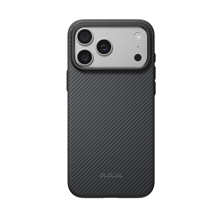 Apple iPhone 18 Pro Max Kılıf M-safe Şarj Özellikli Aramid Karbon Fiber Pitaka Military-Grade Classic Serisi New Logo Black-Grey Twill Kapak