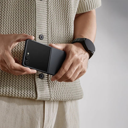 Galaxy Z Flip 7 Kılıf M-safe Şarj Özellikli 600D Aramid Fiber Pitaka Ultra-Slim Classic Serisi Black-Grey Twill Kapak
